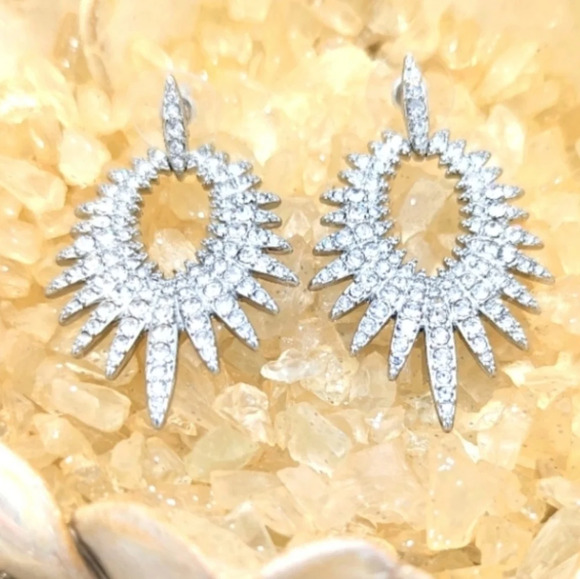 Rhinestone Pierced Earrings - Oval Shaped - Elegant - Picture 1 of 3